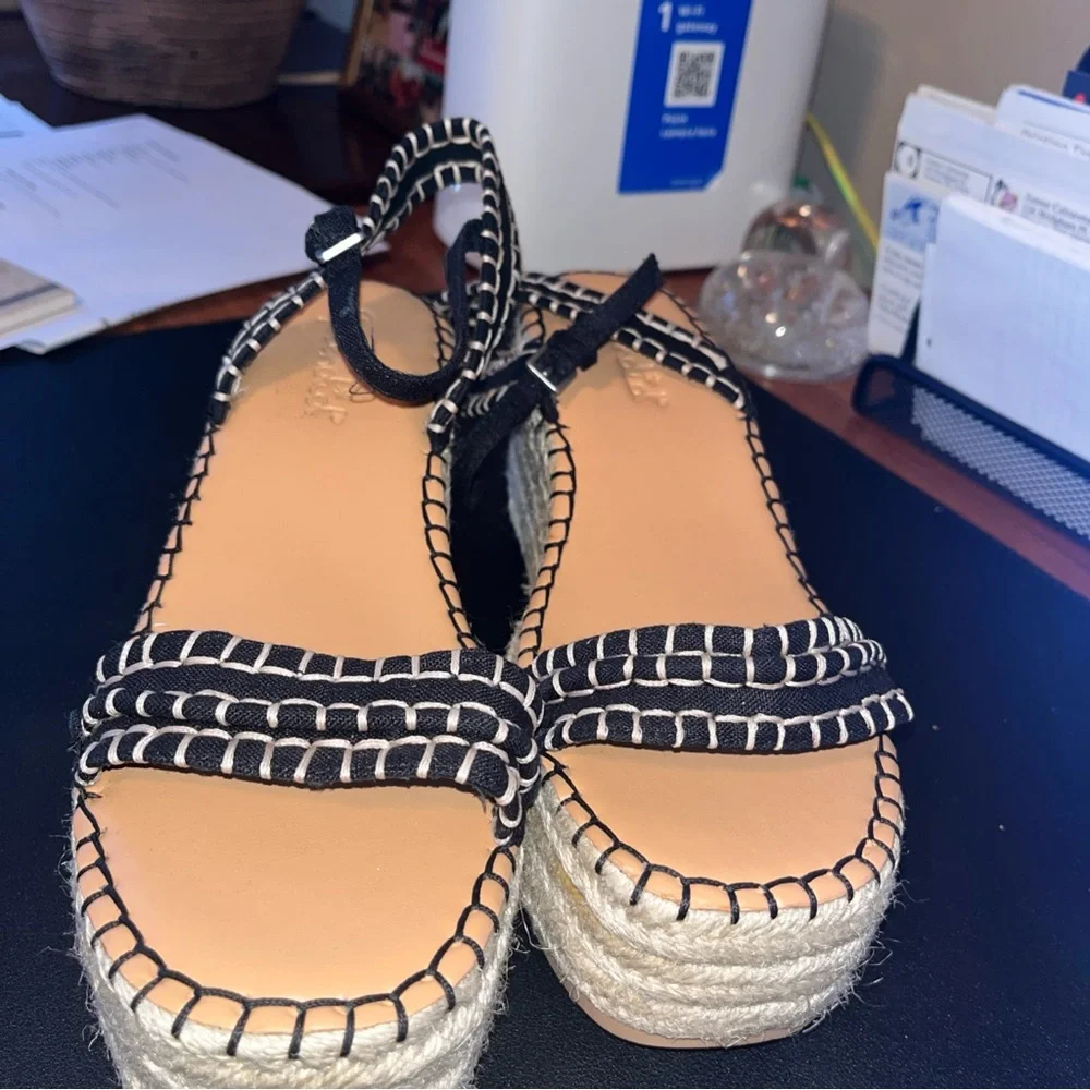 Splendid Black and Cream Espadrille Sandals size 8 possible display shoe